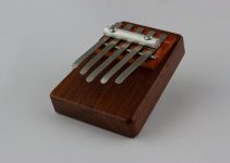 jouer de la kalimba